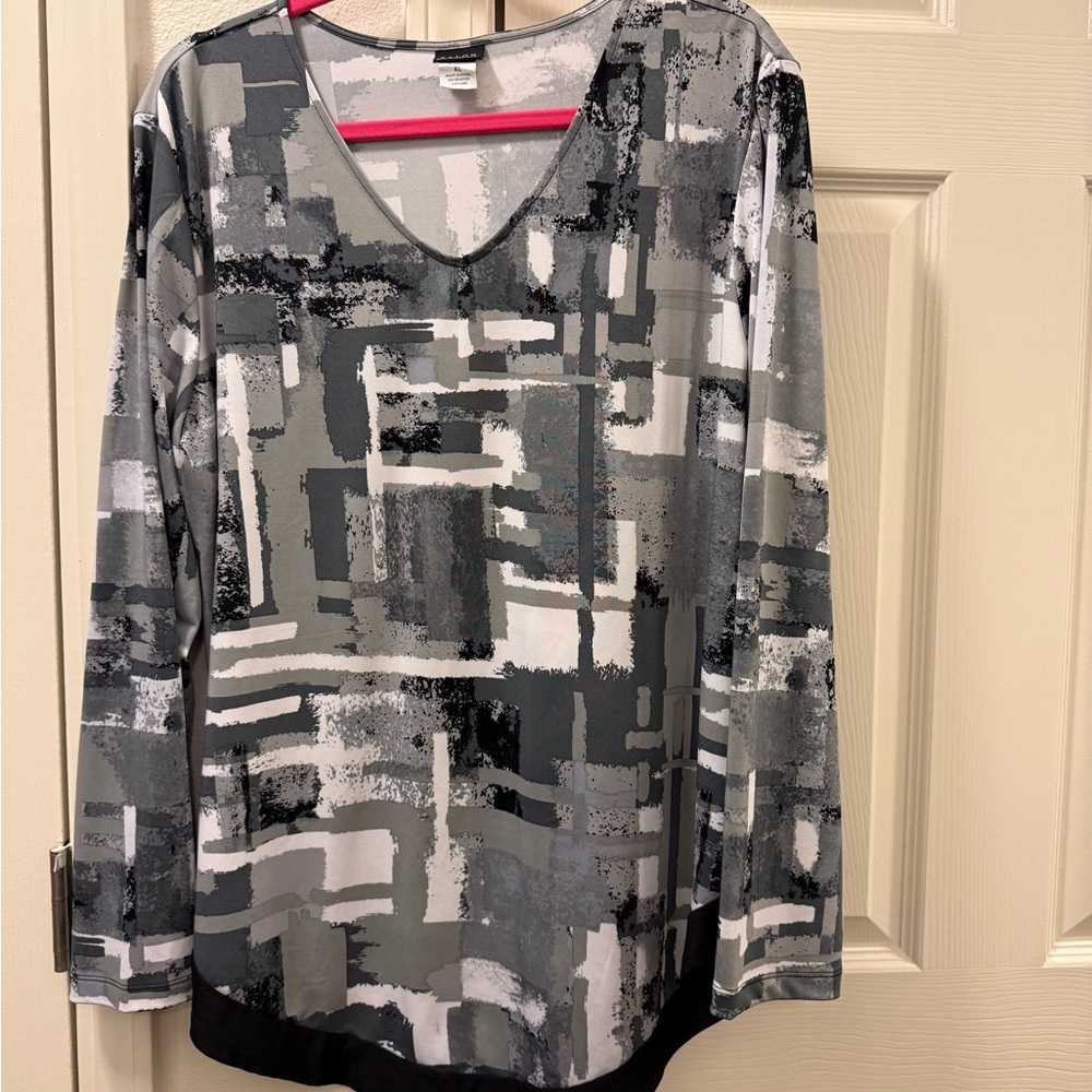 Modern Abstract Long Sleeve Top in Black and Gray